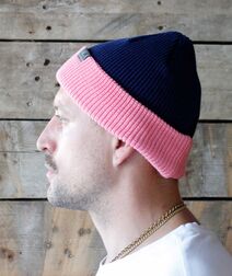 swlk beanie für frauen, seemannsmütze mit pinkem kiteflicken