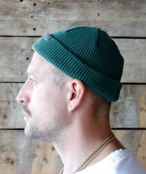 swlk beanie für frauen, seemannsmütze mit pinkem kiteflicken